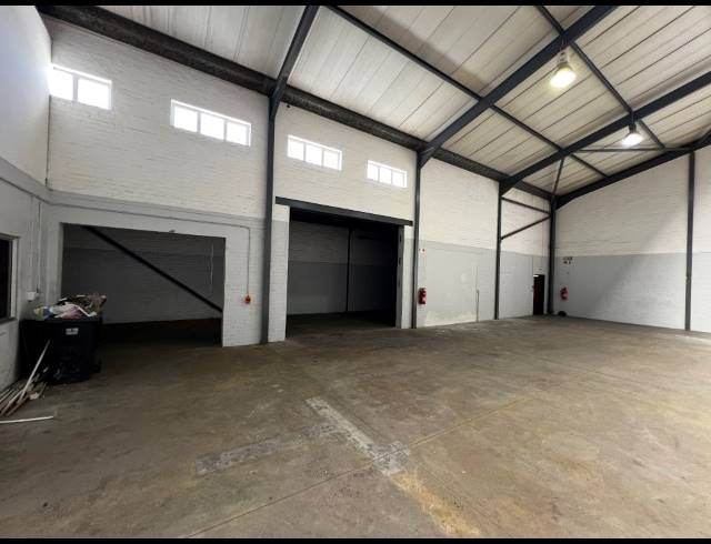 752M² WAREHOUSE TO LET IN AIRPORT INDUSTRIA